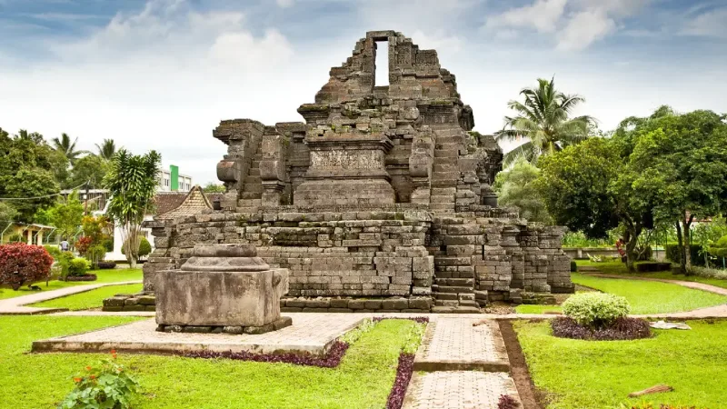 Candi Jago, Malang (sumber: iStockphoto)